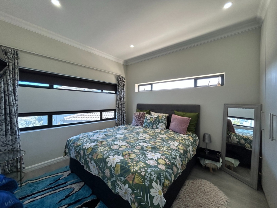 To Let 4 Bedroom Property for Rent in Sandown Western Cape